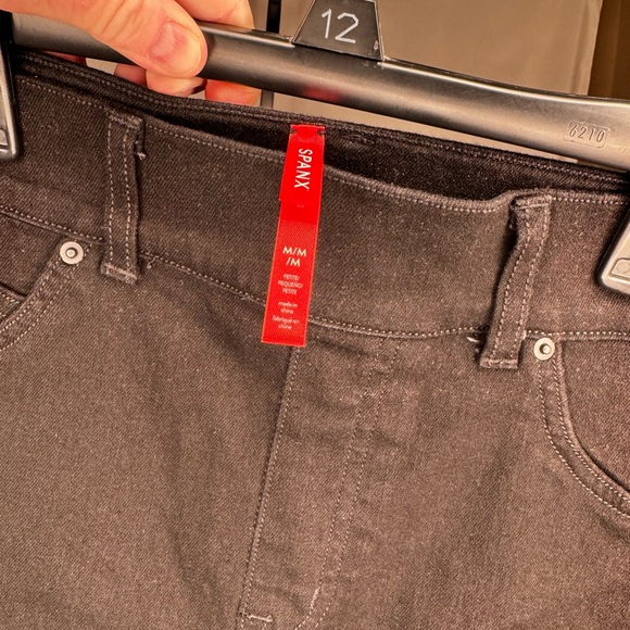 🆕 NWT Spanx Ankle Skinny Jeans Size Medium Petite in Clean Black - Picture 6 of 7